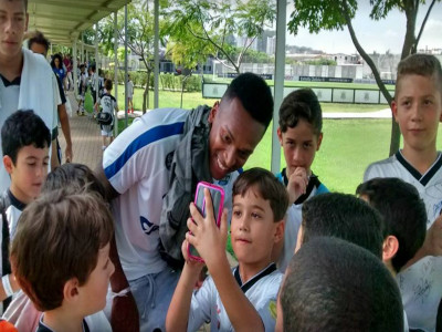 Quadras para locação futebol society, em uma imagem.